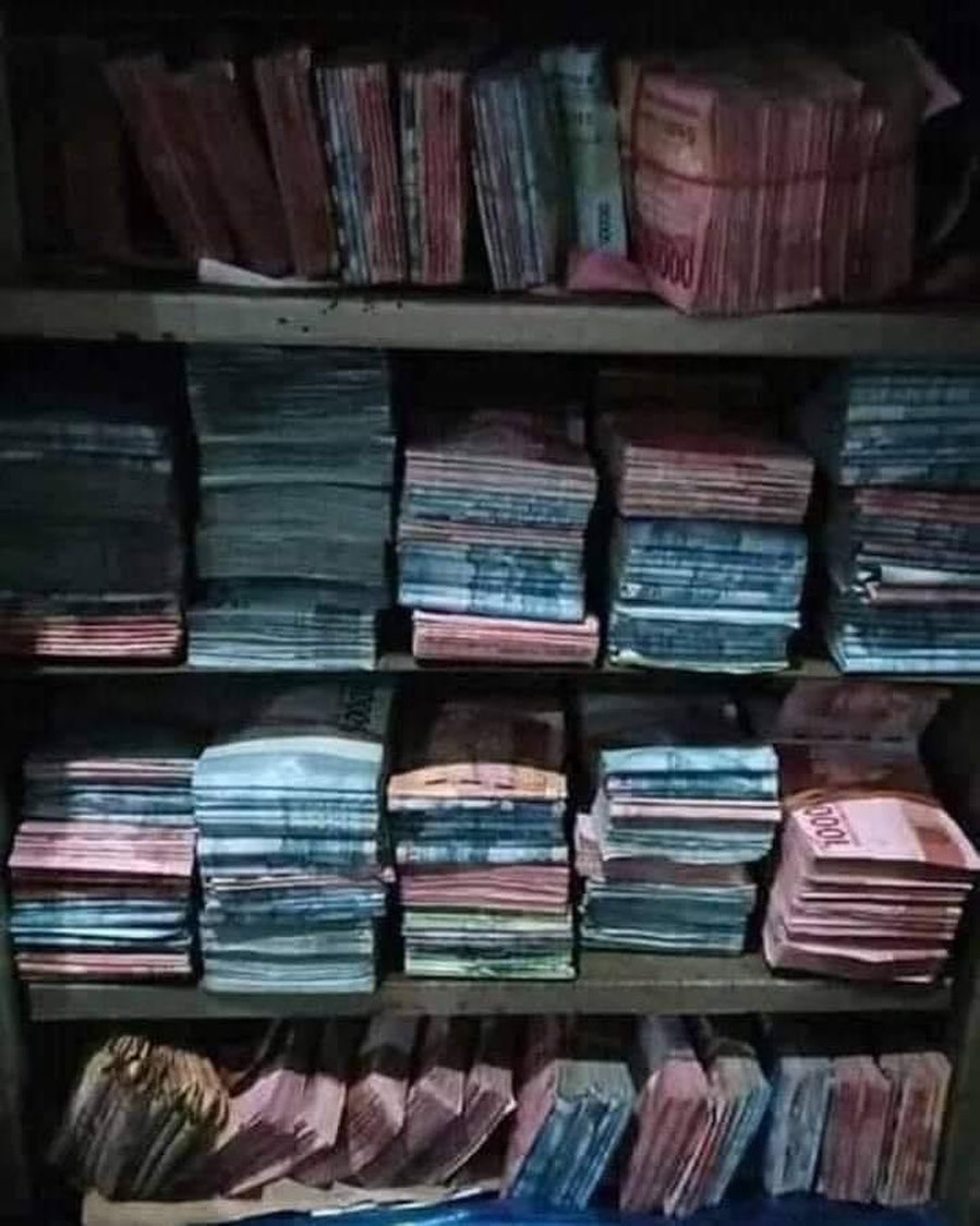 sultan pamer uang © berbagai sumber