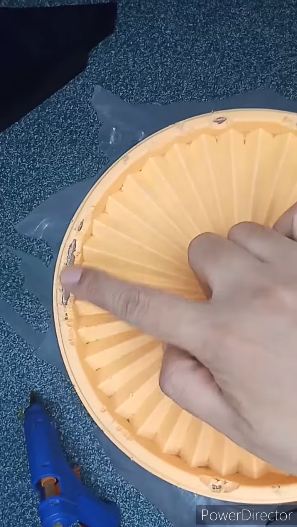 Cuma pakai sampah dapur, ini cara praktis menambal tutup toples yang bolong