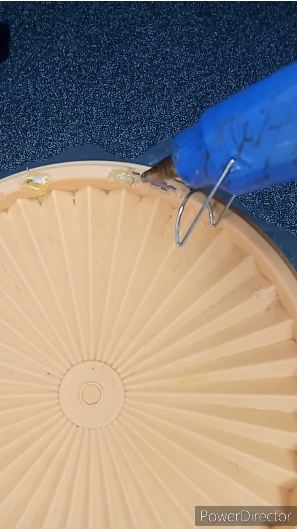 Cuma pakai sampah dapur, ini cara praktis menambal tutup toples yang bolong