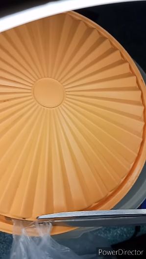 Cuma pakai sampah dapur, ini cara praktis menambal tutup toples yang bolong