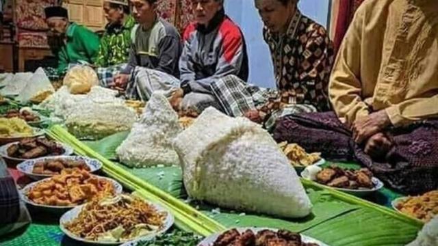 11 Momen kacau saat makan bareng ini nggak habis pikir © berbagai sumber