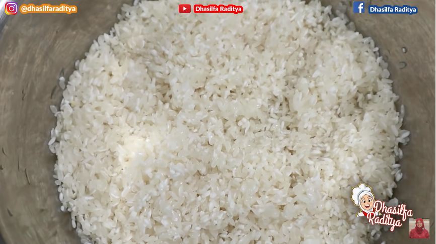 Trik simpel bikin nasi daun jeruk pakai rice cooker agar pulen, gurih, dan lebih wangi