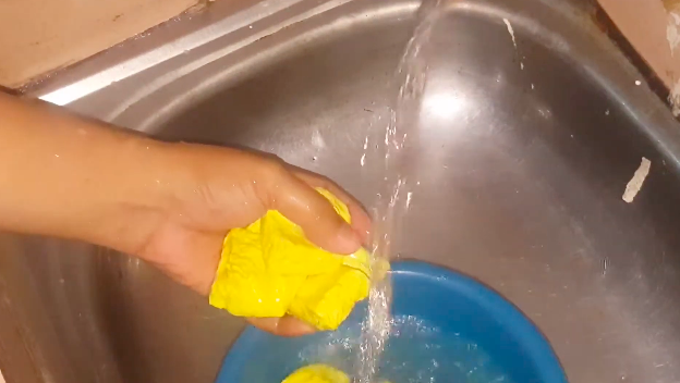 Tanpa perlu direndam air, ini trik menyimpan tahu kuning agar tetap segar, kenyal, dan tahan lama