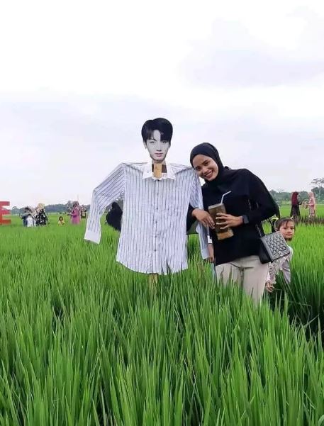 Penampakan nyeleneh di sawah Berbagai sumber