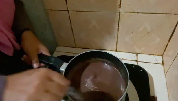 Jangan langsung dimasukkan kulkas, ini trik cepat mendinginkan puding agar set sempurna