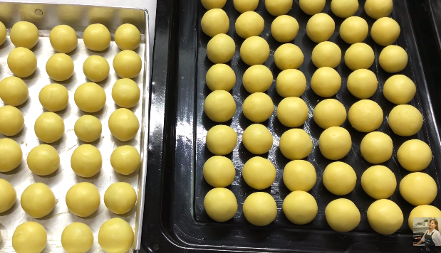 Trik memanggang kue nastar agar matang merata, mengilap, dan antiretak