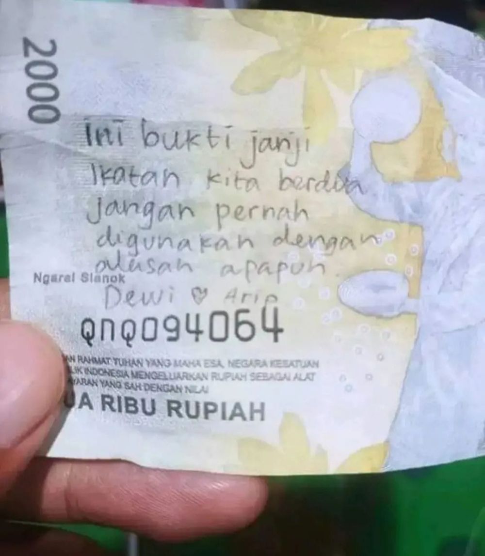 11 potret tulisan di uang kertas ini isinya kocak parah © berbagai sumber 11 potret tulisan di uang kertas ini isinya kocak parah © berbagai sumber