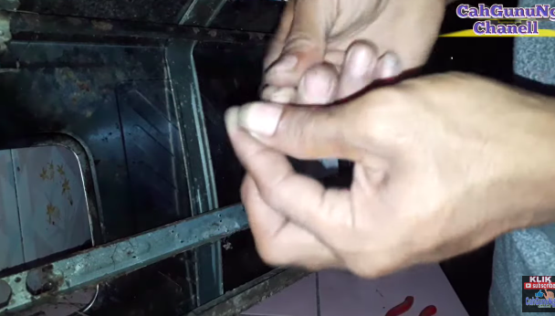 Tanpa perlu ganti baru, trik memperbaiki api kompor gas terlalu kecil ini cuma butuh waktu 5 menit