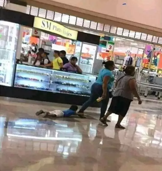 11 Potret orang gabut di mall ini ngaco abis © berbagai sumber