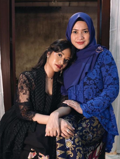 Wanita berambut tebal di iklan sampo © 2023 brilio.net