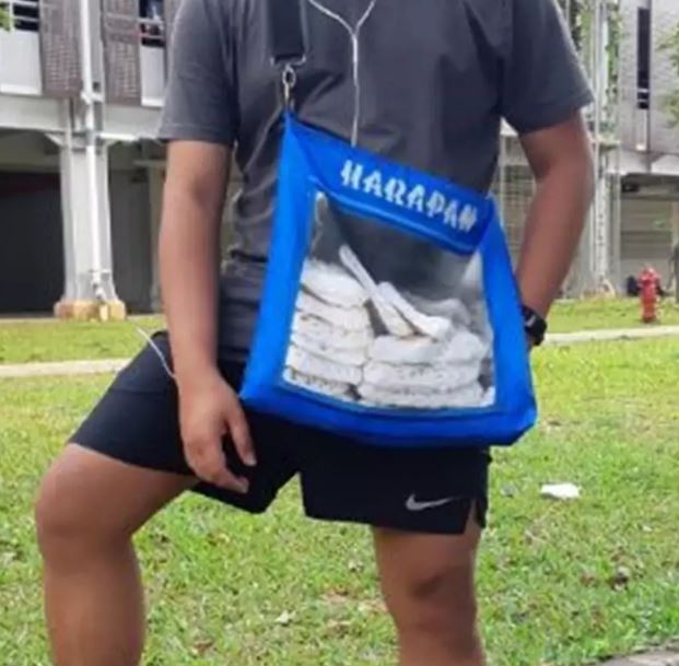 Penampakan kocak orang pakai tas Berbagai sumber