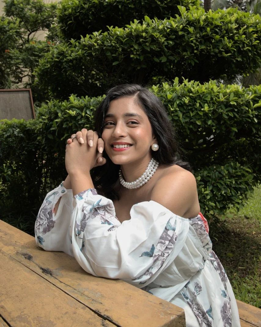 pesona Sumbul bermakeup tebal © Instagram