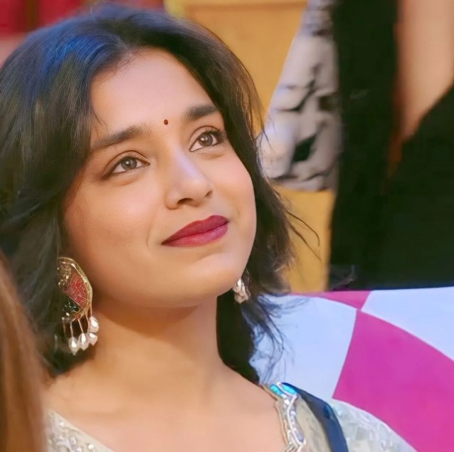 pesona Sumbul bermakeup tebal © Instagram