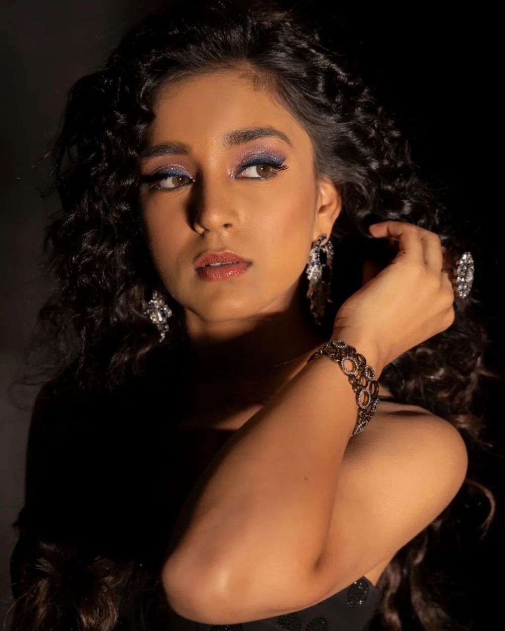 pesona Sumbul bermakeup tebal © Instagram