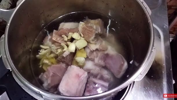 Trik ampuh hilangkan bau prengus di daging kambing cuma pakai 2 bahan dapur