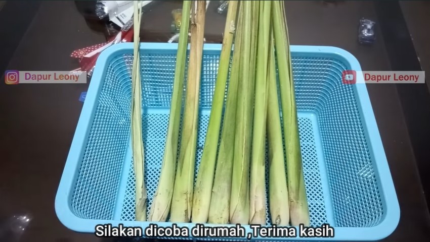 Tak perlu direndam air, ini trik menyimpan serai biar tetap segar dan nggak mengering hingga 1 bulan