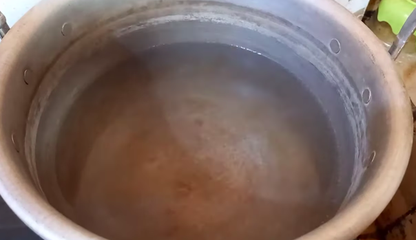 Cuma pakai satu bahan dapur, ini trik praktis menjernihkan minyak goreng yang mengendap