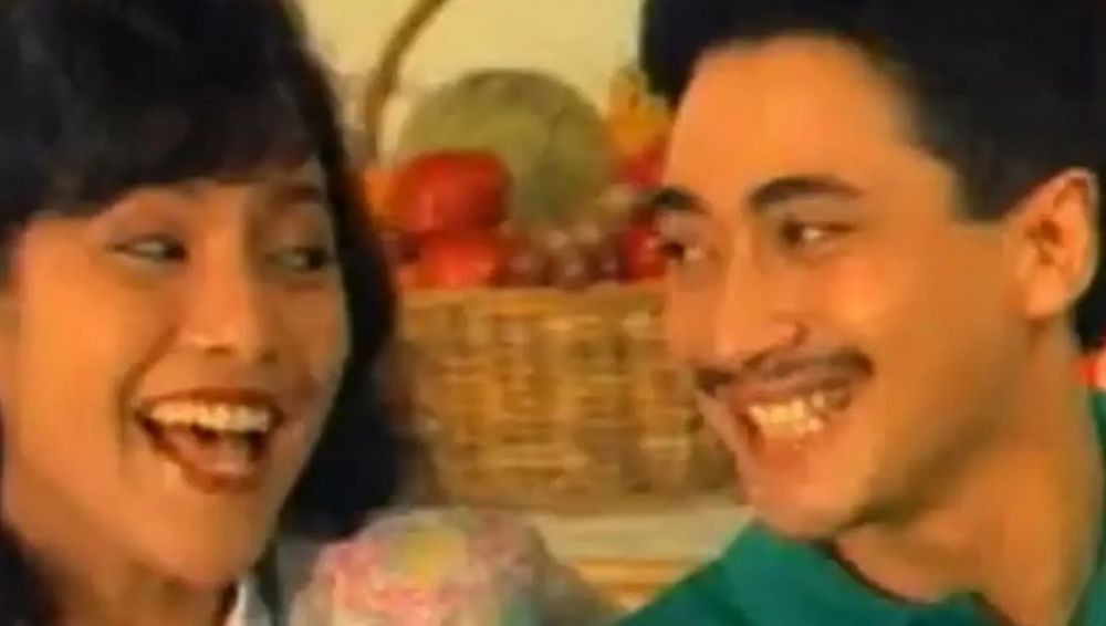 Pria berkumis di iklan penyedap rasa era 90-an © 2023 brilio.net Pria berkumis di iklan penyedap rasa era 90-an © 2023 brilio.net