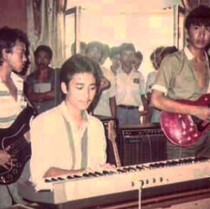 Pria berkumis di iklan penyedap rasa era 90-an © 2023 brilio.net Pria berkumis di iklan penyedap rasa era 90-an © 2023 brilio.net