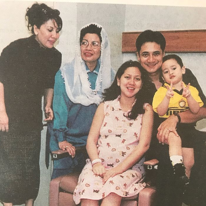 Pria berkumis di iklan penyedap rasa era 90-an © 2023 brilio.net Pria berkumis di iklan penyedap rasa era 90-an © 2023 brilio.net