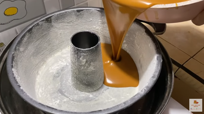 Bukan pakai oven, ini trik memanggang cake karamel di kompor yang simpel dan antigagal