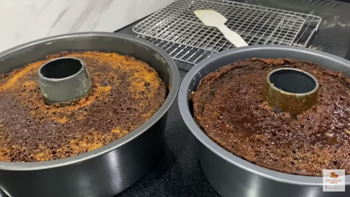 Bukan pakai oven, ini trik memanggang cake karamel di kompor yang simpel dan antigagal
