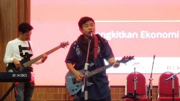 momen Zul Zivilia manggung  © 2023 brilio.net