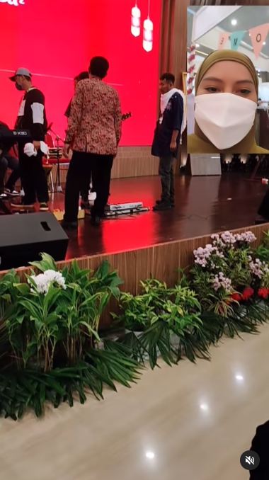 momen Zul Zivilia manggung © 2023 brilio.net momen Zul Zivilia manggung © 2023 brilio.net