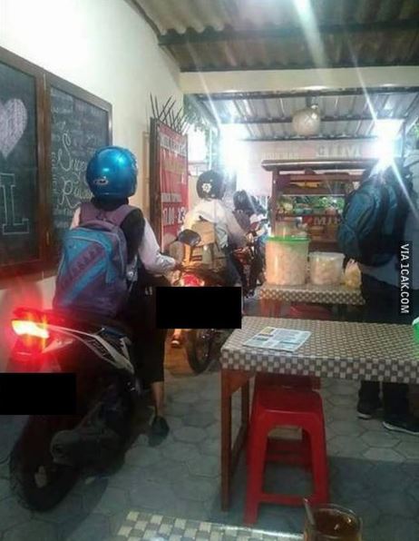 momen kocak jajan di pinggir jalan Berbagai sumber