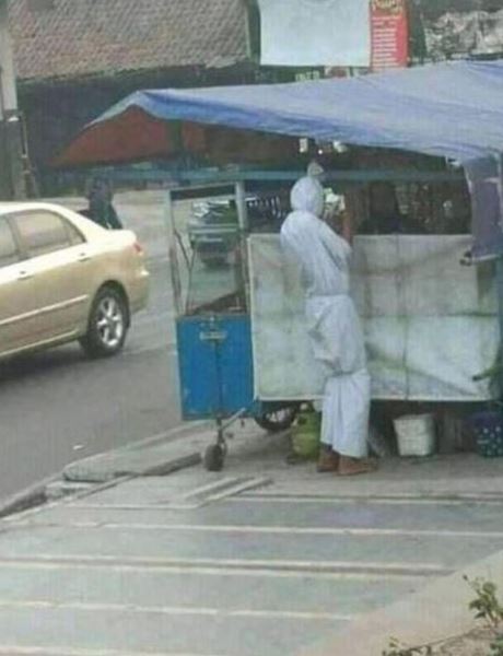 momen kocak jajan di pinggir jalan Berbagai sumber