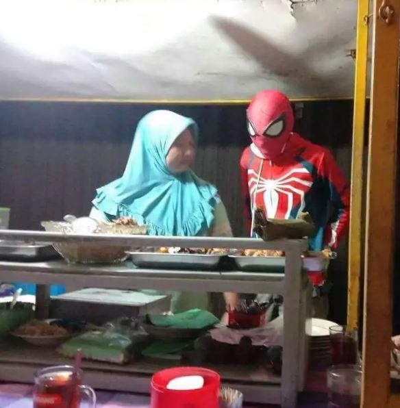 momen kocak jajan di pinggir jalan Berbagai sumber