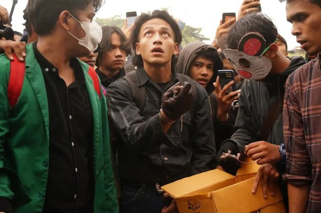 Momen Jefri Nichol ikut demo © 2023 brilio.net