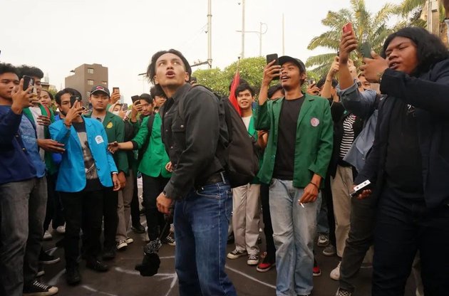 Momen Jefri Nichol ikut demo © 2023 brilio.net