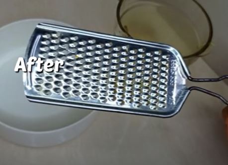 Cukup pakai satu bahan, ini cara menghilangkan noda kunyit pada parutan