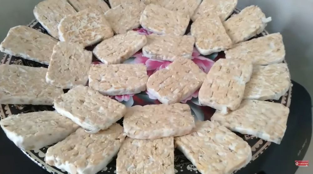 Tanpa tepung, begini trik membuat tempe goreng yang renyah tahan lama dan bumbu meresap sempurna