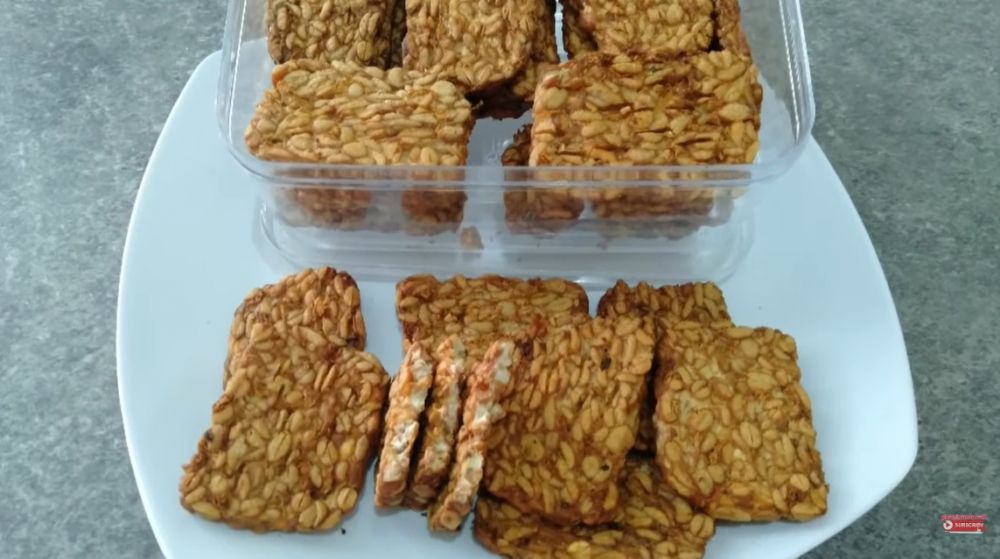 Tanpa tepung, begini trik membuat tempe goreng yang renyah tahan lama dan bumbu meresap sempurna