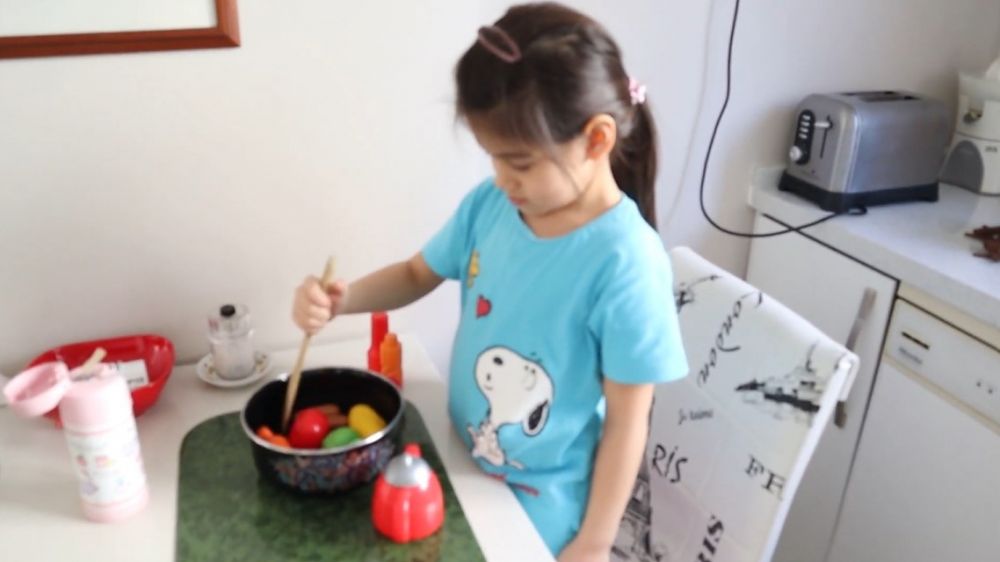 10 Potret alat dapur Siti KDI di Turki ini lengkap, bikin masak lebih mudah