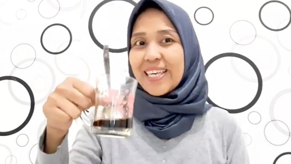 Bukan pakai sabun atau jeruk nipis, ini trik menghilangkan bau amis ikan di tangan