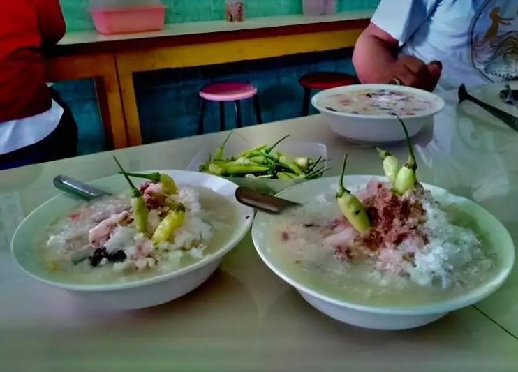 Penampakan nyeleneh es buah Berbagai sumber