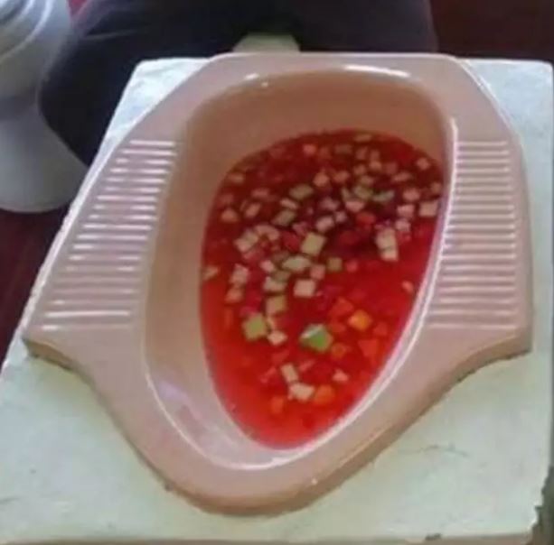 Penampakan nyeleneh es buah Berbagai sumber Penampakan nyeleneh es buah Berbagai sumber