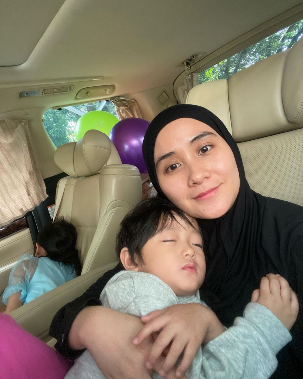 aktris FTV tampil bareface momong anak © berbagai sumber aktris FTV tampil bareface momong anak © berbagai sumber