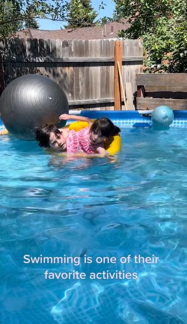 ibu beranak kembar siam TikTok