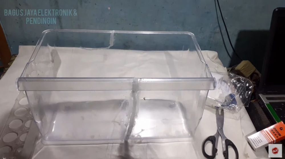 Modal Rp8.000, begini trik memperbaiki rak kulkas yang retak