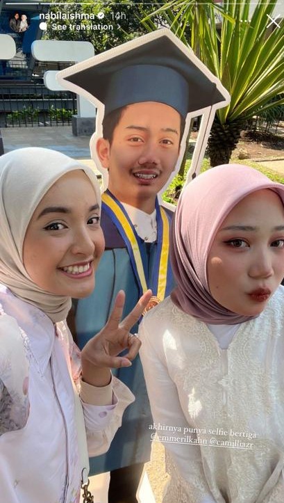 momen wisuda mendiang eril © berbagai sumber