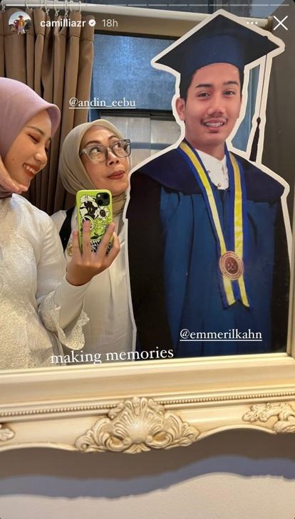 momen wisuda mendiang eril © berbagai sumber