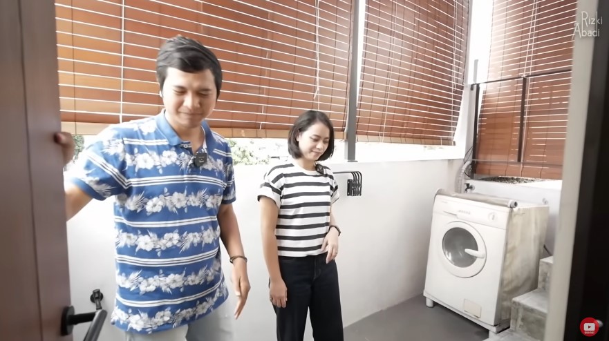 rumah mungil dalam gang sempit © YouTube