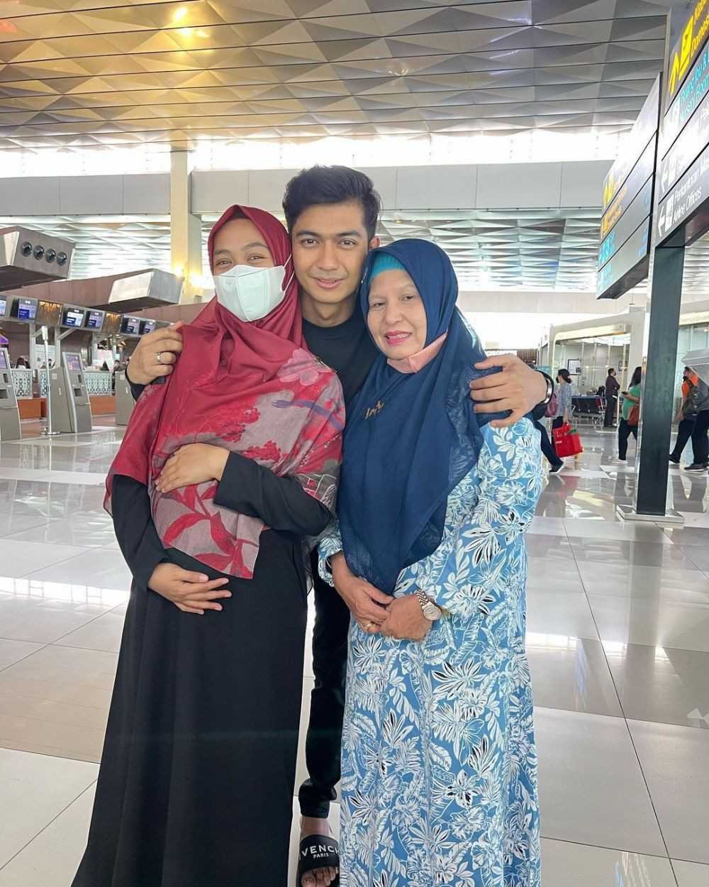 potret kebersamaan ria ricis dan mertua © berbagai sumber potret kebersamaan ria ricis dan mertua © berbagai sumber