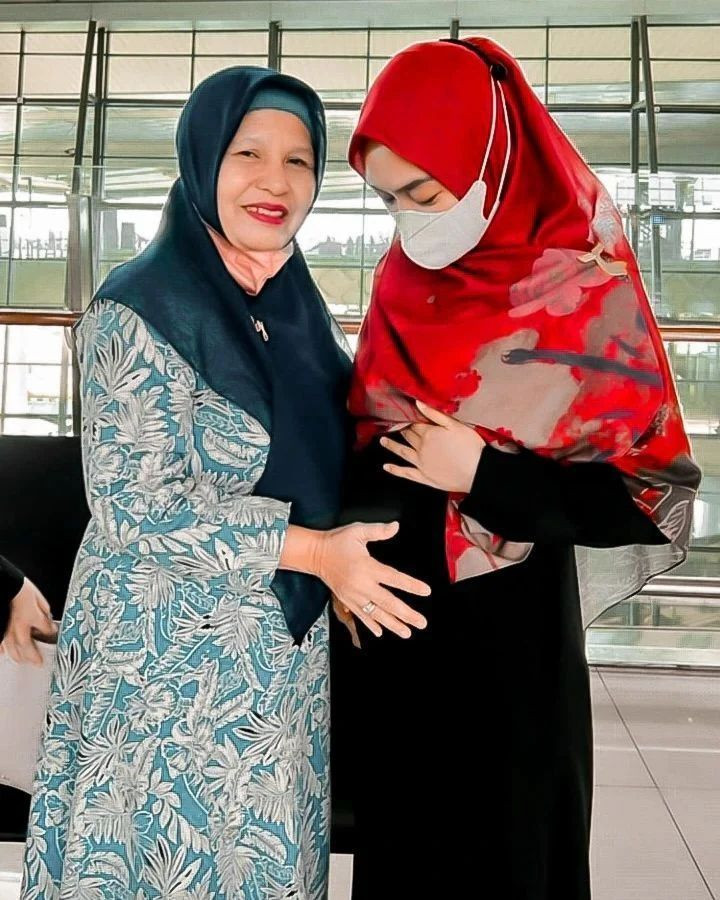 potret kebersamaan ria ricis dan mertua © berbagai sumber potret kebersamaan ria ricis dan mertua © berbagai sumber