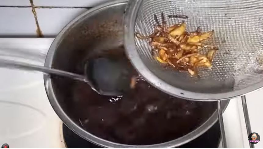 Pakai dua bahan dapur, ini trik menghilangkan bau tengik minyak jelantah