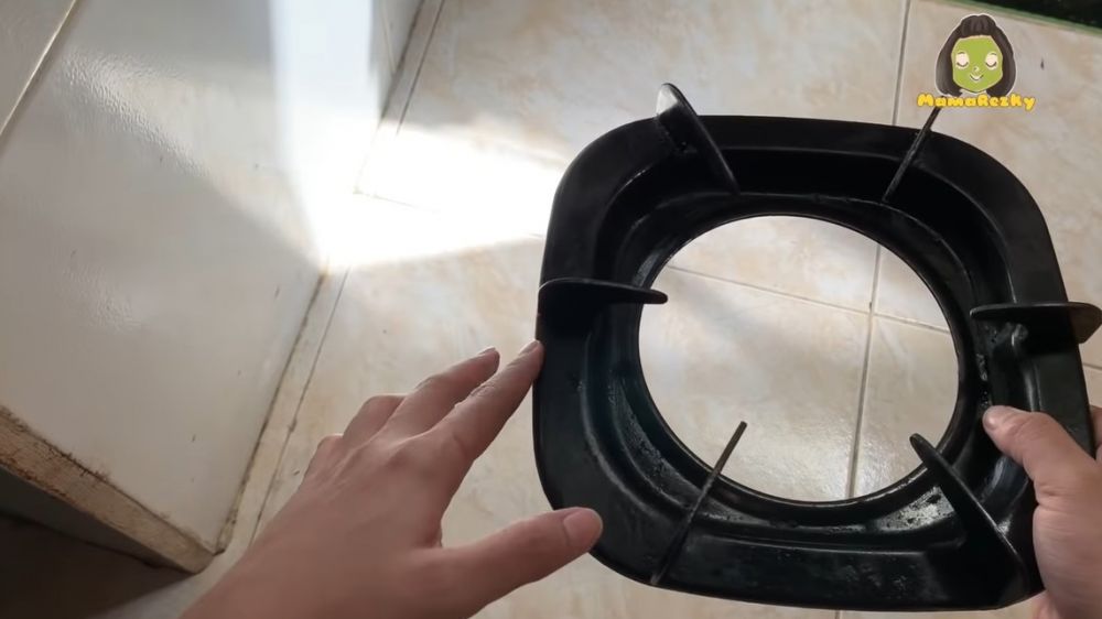 Cuma tambah 1 bahan dapur, ini cara membersihkan kerak tungku kompor gas dalam sekali gosok